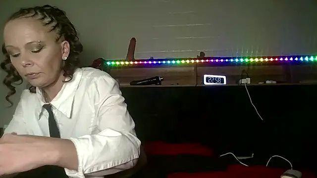 nikkibae33 online show from July 2, 5:57 am