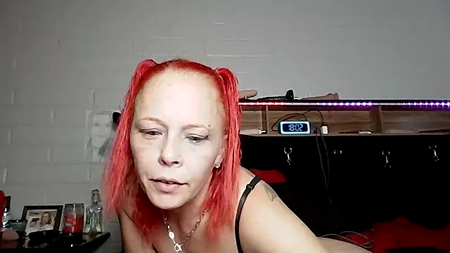 nikkibae33 online show from July 27, 1:01 am