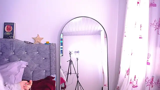 Snapshot of _Pariiss chatting on November 28, 1:36 pm Pariiss online show from November 28, 1:36 pm