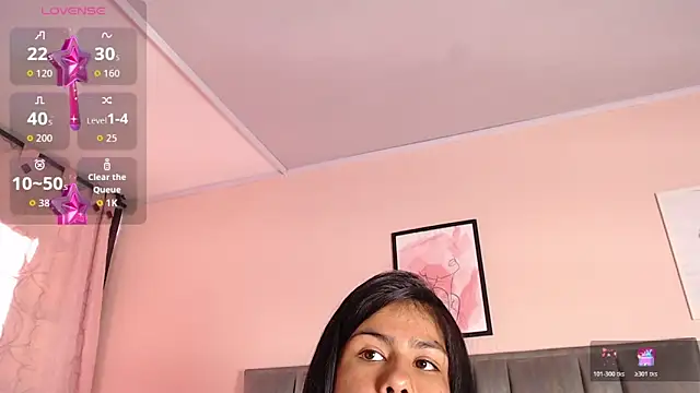 Snapshot of Aiilyn_7 chatting on November 10, 9:36 pm Aiilyn 7 online show from November 10, 9:36 pm