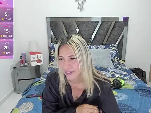 Snapshot of CamilaBliss chatting on November 17, 8:03 pm CamilaBliss online show from November 17, 8:03 pm