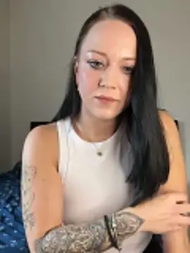 Snapshot of TattooLaraa chatting on November 8, 1:11 pm TattooLaraa online show from November 8, 1:11 pm