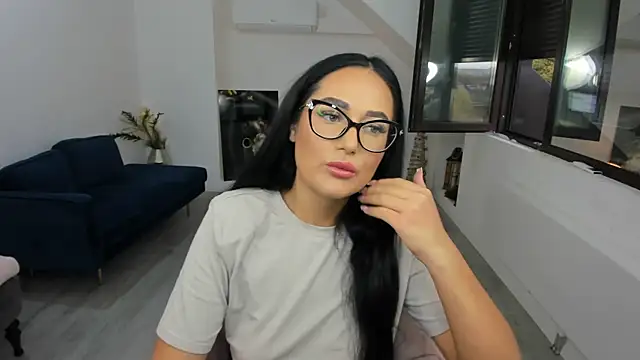 AnyaEvy online show from November 12, 5:30 am