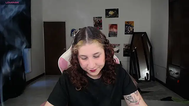 Snapshot of ratts- chatting on December 17, 10:16 pm ratts- online show from December 17, 10:16 pm