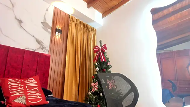 Snapshot of hailey-frost chatting on December 16, 12:10 pm hailey-frost online show from December 16, 12:10 pm