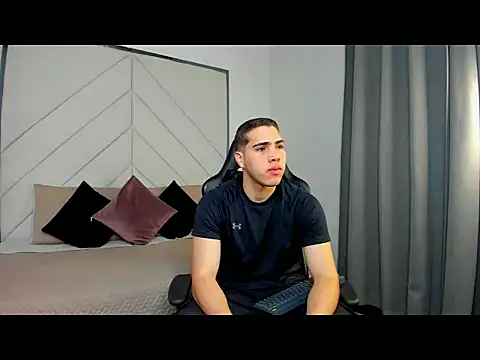 Snapshot of Alan_ford chatting on November 13, 11:09 am Alan ford online show from November 13, 11:09 am