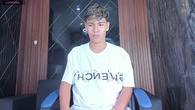 Snapshot of Timmy_Kiing_ chatting on November 28, 8:33 pm Timmy Kiing online show from November 28, 8:33 pm