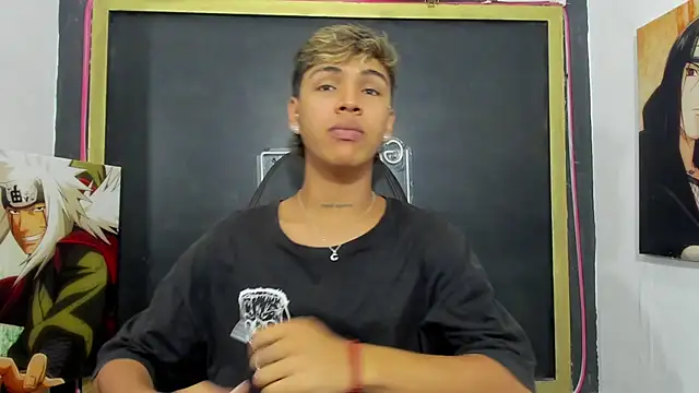 Snapshot of Timmy_Kiing_ chatting on December 5, 8:27 pm Timmy Kiing online show from December 5, 8:27 pm