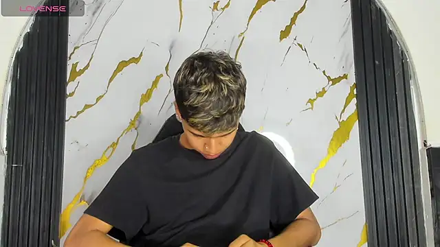 Snapshot of Timmy_Kiing_ chatting on January 9, 9:16 pm Timmy Kiing online show from January 9, 9:16 pm