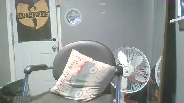 Snapshot of trickydickydaddy chatting on April 8, 5:51 am trickydickydaddy online show from April 8, 5:51 am