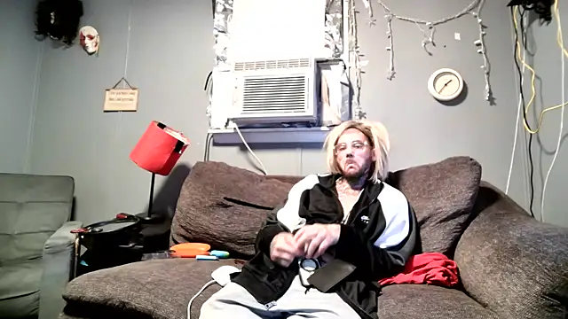 Snapshot of trickydickydaddy chatting on May 29, 5:38 am trickydickydaddy online show from May 29, 5:38 am