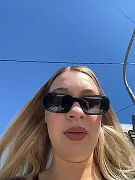 Snapshot of SashaCatt chatting on June 20, 9:01 am SashaCatt online show from June 20, 9:01 am