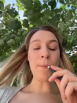 Snapshot of SashaCatt chatting on July 13, 11:24 am SashaCatt online show from July 13, 11:24 am