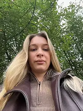 Snapshot of SashaCatt chatting on July 22, 9:12 am SashaCatt online show from July 22, 9:12 am