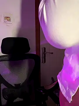 Snapshot of xoxo7799 chatting on November 15, 3:19 pm xoxo7799 online show from November 15, 3:19 pm