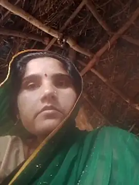 Snapshot of Seema_ji12 chatting on April 6, 8:37 am Seema ji12 online show from April 6, 8:37 am