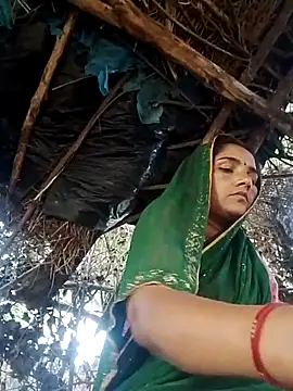 Snapshot of Seema_ji12 chatting on April 13, 1:22 am Seema ji12 online show from April 13, 1:22 am