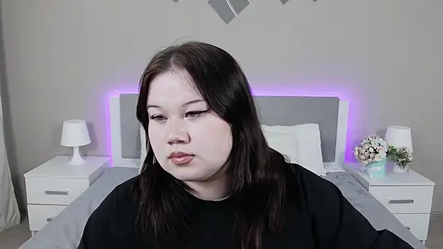 Snapshot of EvaNova_ chatting on November 10, 8:57 am EvaNova online show from November 10, 8:57 am