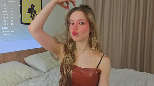 TiffinyMergist online show from March 15, 5:35 am