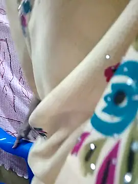 Snapshot of Honeya96 chatting on November 30, 5:55 am Honeya96 online show from November 30, 5:55 am