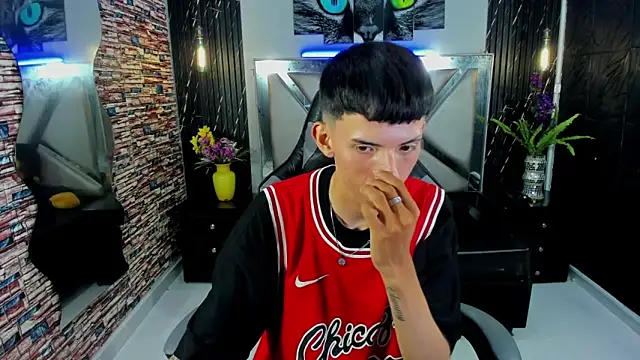 Snapshot of Arthur_Loui chatting on November 8, 7:56 pm Arthur Loui online show from November 8, 7:56 pm