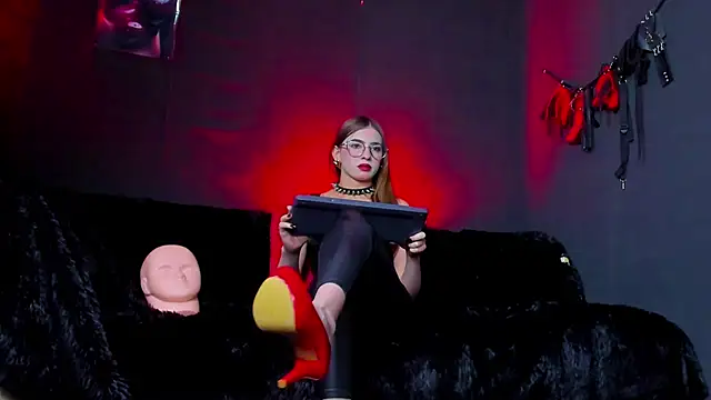 Snapshot of MartinaStones chatting on December 3, 9:02 pm MartinaStones online show from December 3, 9:02 pm