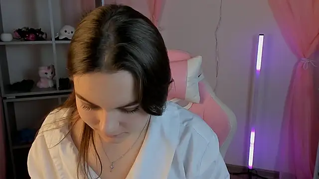 Snapshot of FrancescaCavaliere chatting on November 29, 9:12 am FrancescaCavaliere online show from November 29, 9:12 am