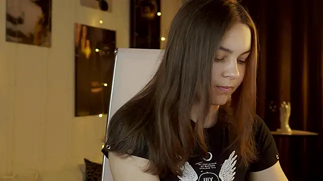 Snapshot of FrancescaCavaliere chatting on June 19, 12:53 pm FrancescaCavaliere online show from June 19, 12:53 pm