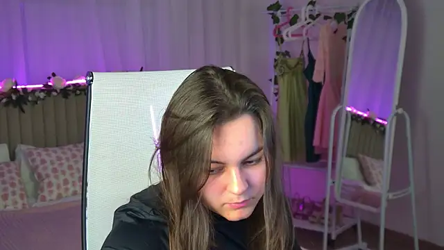Snapshot of FrancescaCavaliere chatting on July 8, 3:49 pm FrancescaCavaliere online show from July 8, 3:49 pm