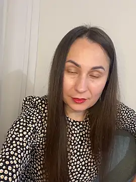 Snapshot of NikaGold7725 chatting on November 9, 9:02 pm NikaGold7725 online show from November 9, 9:02 pm