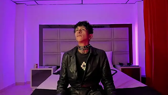 Snapshot of Maximo_king25 chatting on November 12, 4:57 am Maximo king25 online show from November 12, 4:57 am