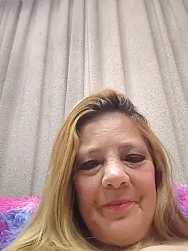 Snapshot of karlaanqui1 chatting on June 8, 11:21 am karlaanqui1 online show from June 8, 11:21 am