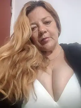 Snapshot of karlaanqui1 chatting on June 12, 1:54 pm karlaanqui1 online show from June 12, 1:54 pm