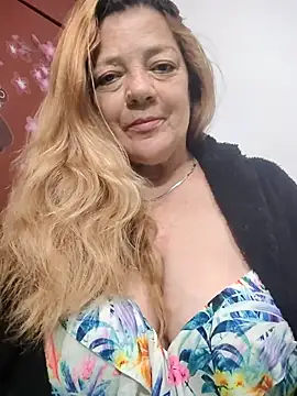 Snapshot of karlaanqui1 chatting on June 15, 8:38 am karlaanqui1 online show from June 15, 8:38 am