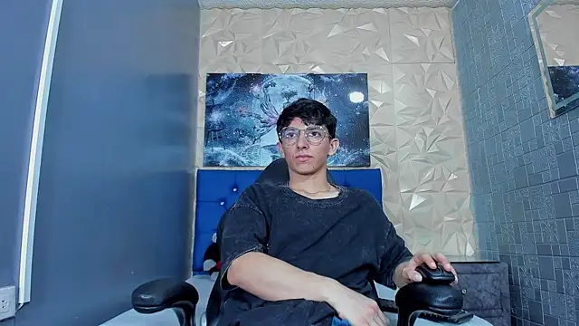 ElanGiraldo online show from May 2, 11:10 pm