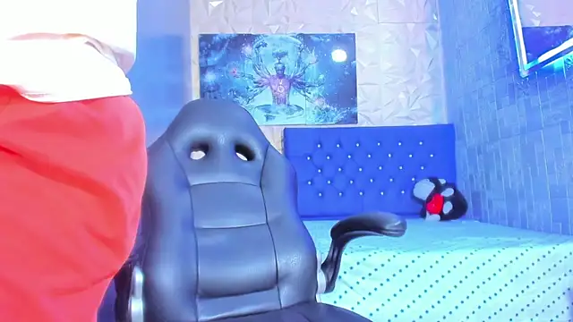 ElanGiraldo online show from July 3, 11:00 pm
