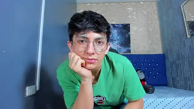 ElanGiraldo online show from July 4, 10:49 pm