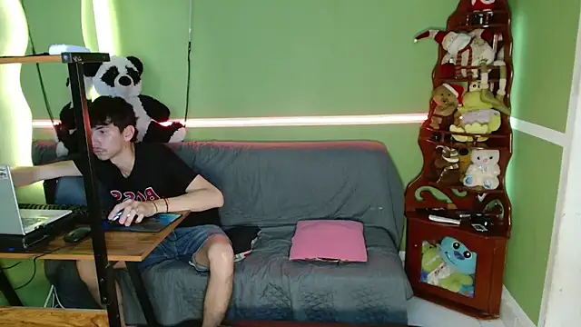 Snapshot of Kurt_williams1 chatting on November 26, 11:39 pm Kurt williams1 online show from November 26, 11:39 pm