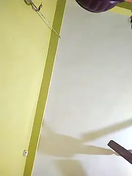 Snapshot of hootmom chatting on November 9, 6:12 am hootmom online show from November 9, 6:12 am