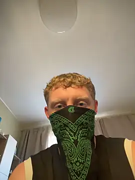 Snapshot of T3pes chatting on November 16, 7:25 am T3pes online show from November 16, 7:25 am