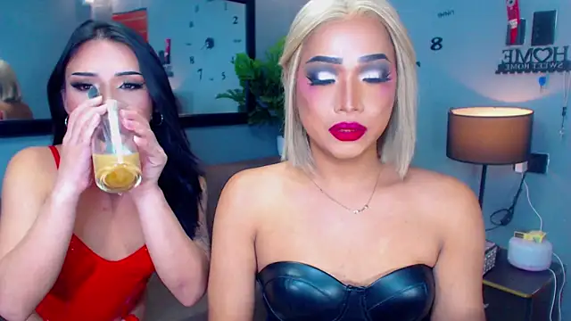 Snapshot of SavageSisters chatting on November 9, 3:10 pm SavageSisters online show from November 9, 3:10 pm