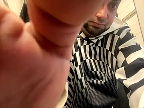 juicythickclit69 online show from November 16, 6:35 pm