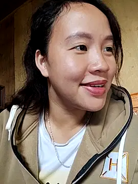 Snapshot of yelow-bee chatting on November 10, 3:49 am yelow-bee online show from November 10, 3:49 am