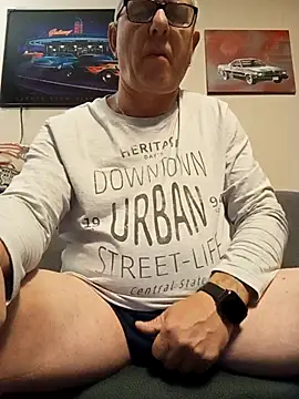 Snapshot of andy-1961 chatting on November 11, 12:10 am andy-1961 online show from November 11, 12:10 am