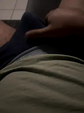 Snapshot of Chiludove chatting on December 15, 12:04 am Chiludove online show from December 15, 12:04 am