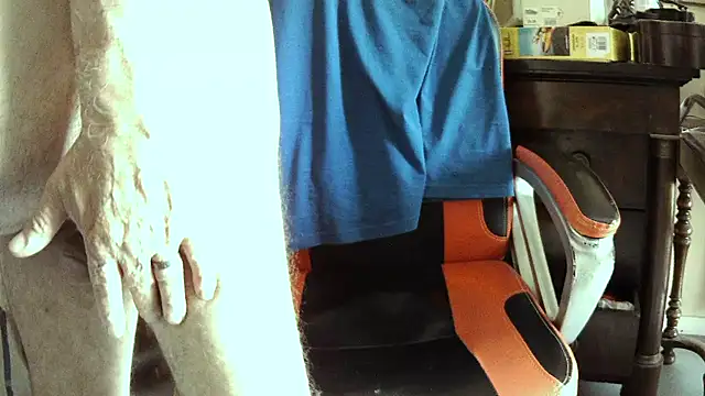 Snapshot of jloulou1 chatting on July 30, 2:27 pm jloulou1 online show from July 30, 2:27 pm