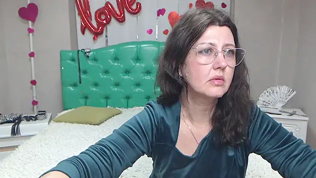 RoseHille online show from April 28, 5:07 pm