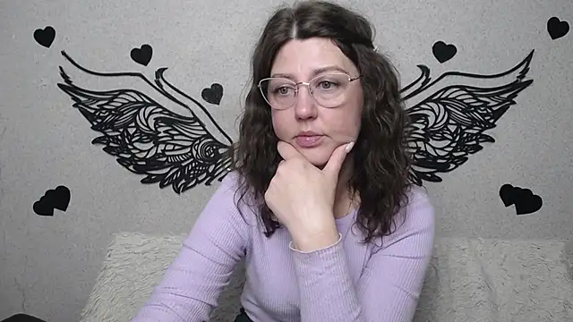 Snapshot of RoseHille chatting on May 16, 5:04 am RoseHille online show from May 16, 5:04 am