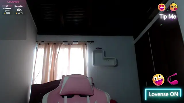 Snapshot of chloe_cherry_ chatting on November 15, 7:54 pm chloe cherry online show from November 15, 7:54 pm