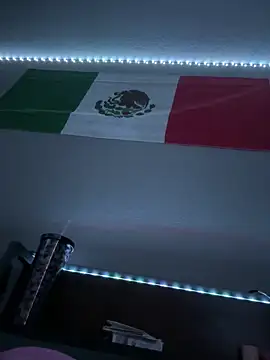 Snapshot of strawberry200512 chatting on November 13, 9:19 am strawberry200512 online show from November 13, 9:19 am